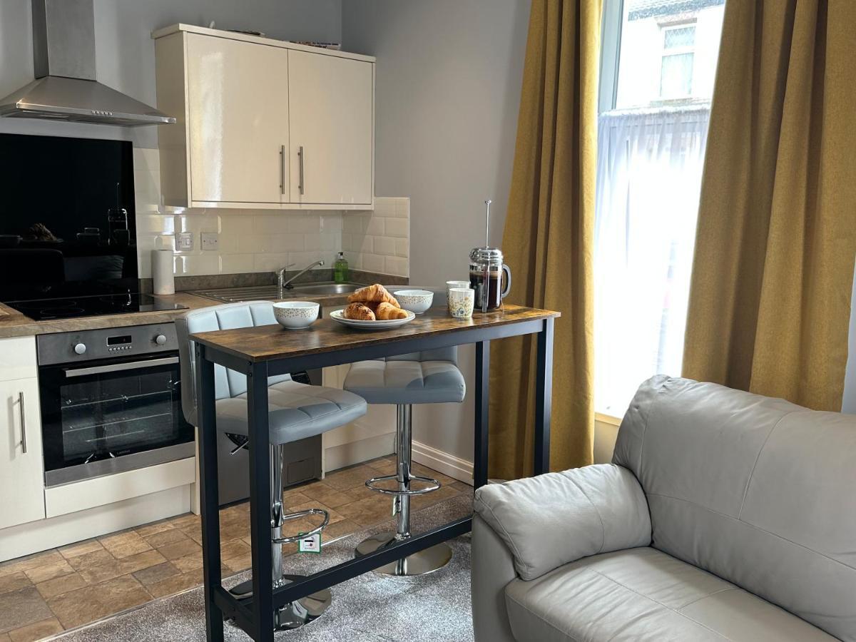 Apartamento O'er The Yard Hideaway